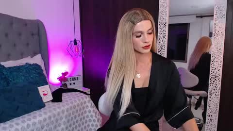 Snapshot of miaromanove_ss chatting on December 2024 05:52:02 AM Mia Romanove online show from December 2024 05:52:02 AM