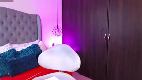 Snapshot of miaromanove_ss chatting on February 2025 09:04:01 PM Mia Romanove online show from February 2025 09:04:01 PM