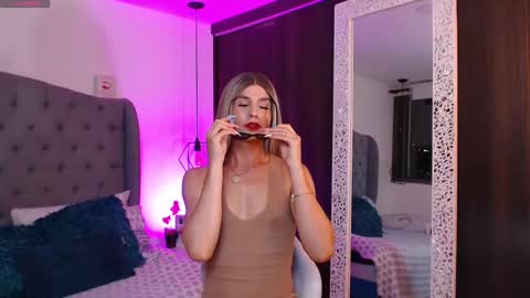 Snapshot of miaromanove_ss chatting on February 2025 02:50:02 AM Mia Romanove online show from February 2025 02:50:02 AM