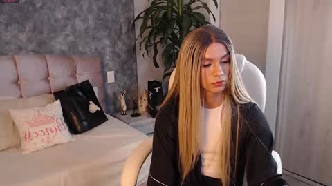 Snapshot of miaromanove_ss chatting on September 2025 06:35:02 AM Mia Romanove online show from September 2025 06:35:02 AM