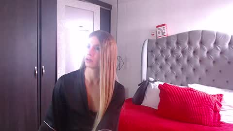 Snapshot of miaromanove_ss chatting on October 2025 12:25:02 PM Mia Romanove online show from October 2025 12:25:02 PM