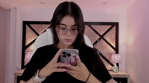 Mia online show from January 2025 08:03:02 PM