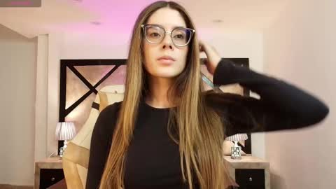 Mia online show from February 2026 07:09:02 PM