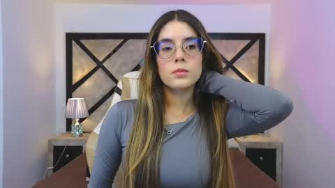 Mia online show from June 2026 07:19:01 PM