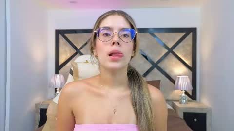 Mia online show from July 2026 07:28:02 PM