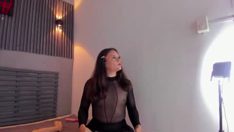MIA SinCLAIRE online show from July 2026 02:26:01 PM