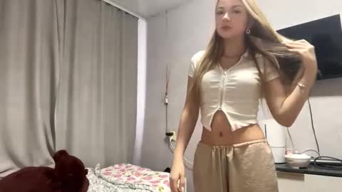 Snapshot of miasuszynski chatting on February 2026 10:18:01 AM Milana online show from February 2026 10:18:01 AM