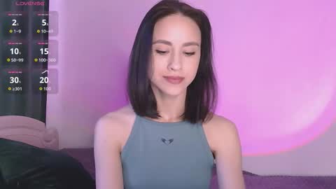 Mia online show from October 2025 06:35:02 AM