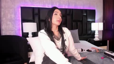 Snapshot of miasweetth chatting on December 2024 06:53:01 PM Mia Sweetth online show from December 2024 06:53:01 PM