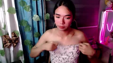Snapshot of miatrixs chatting on January 2026 10:42:01 AM Mia online show from January 2026 10:42:01 AM