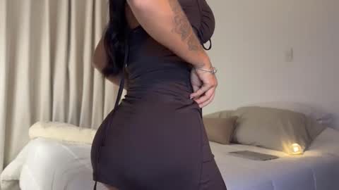 Mia online show from April 2026 10:43:01 PM