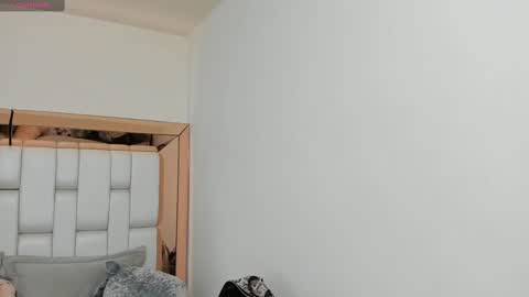 Mia Villalobos online show from March 2025 12:45:01 PM