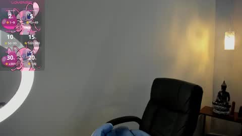 Mia Villalobos online show from October 2025 12:01:02 PM