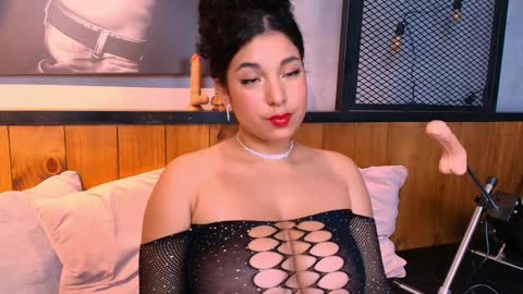 Mia online show from January 2025 03:00:01 PM