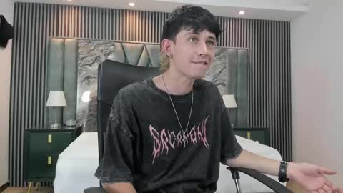 Michael online show from October 2025 08:20:01 PM