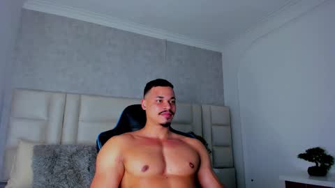 Snapshot of michael_reinolds chatting on November 2025 08:27:02 AM Michael online show from November 2025 08:27:02 AM