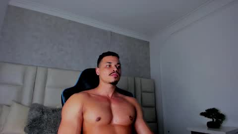 Snapshot of michael_reinolds chatting on November 2025 07:17:01 AM Michael online show from November 2025 07:17:01 AM