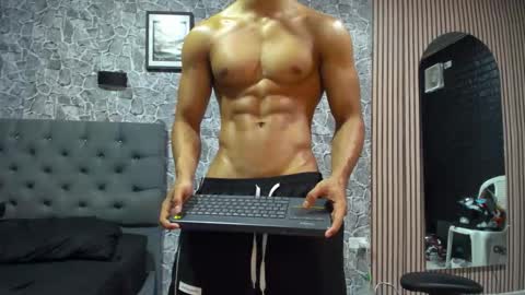 michael_torres15 online show from September 2025 10:22:02 PM