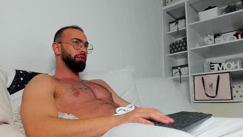 MichaelEvansx online show from December 2024 10:19:01 PM