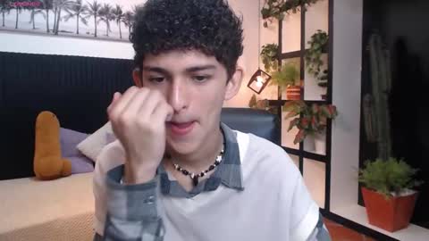 Snapshot of michaelkoiv chatting on December 2025 12:33:02 PM michaelkoiv online show from December 2025 12:33:02 PM