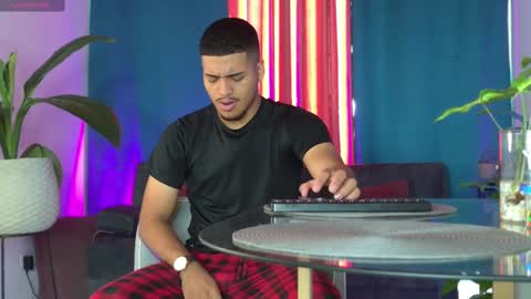 Snapshot of michel_g22 chatting on September 2025 02:18:02 PM michel g22 online show from September 2025 02:18:02 PM