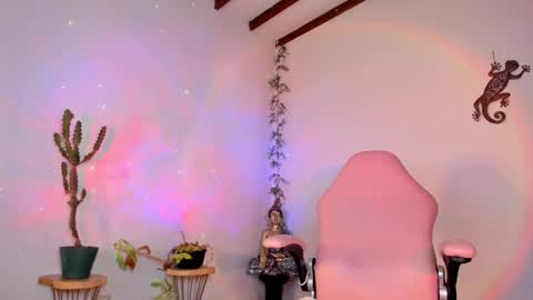 Snapshot of michelleastro chatting on December 2024 10:37:01 AM Michelle Ramirez online show from December 2024 10:37:01 AM