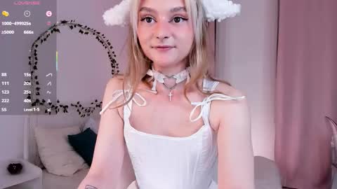 Snapshot of michellecoy chatting on September 2025 10:25:02 PM Michelle online show from September 2025 10:25:02 PM