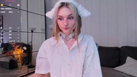 Snapshot of michellecoy chatting on October 2025 09:45:01 PM Michelle online show from October 2025 09:45:01 PM