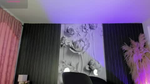 michellepreston_ online show from April 2026 12:04:01 PM