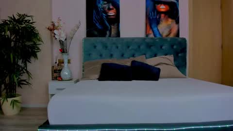 michellereys online show from September 2025 07:13:01 PM