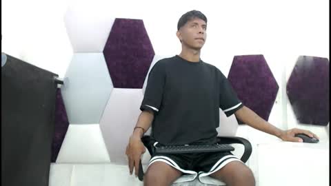 Snapshot of mick_storm chatting on November 2025 07:02:02 PM Mick storm online show from November 2025 07:02:02 PM