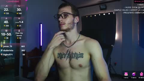 Snapshot of mickey_pict chatting on December 2024 06:21:01 AM Mickey online show from December 2024 06:21:01 AM