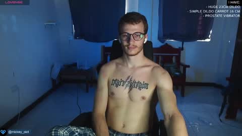 Snapshot of mickey_pict chatting on December 2024 06:30:02 AM Mickey online show from December 2024 06:30:02 AM