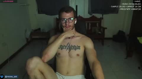 Snapshot of mickey_pict chatting on December 2024 12:23:02 PM Mickey online show from December 2024 12:23:02 PM