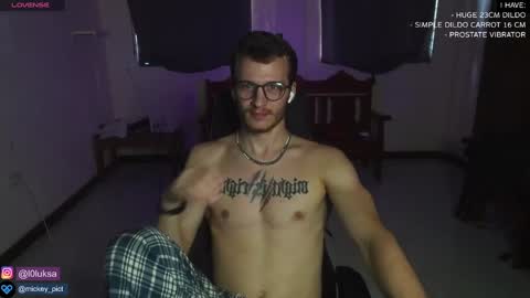 Snapshot of mickey_pict chatting on January 2025 07:07:01 AM Mickey online show from January 2025 07:07:01 AM