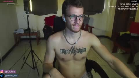 Snapshot of mickey_pict chatting on January 2025 05:51:01 AM Mickey online show from January 2025 05:51:01 AM