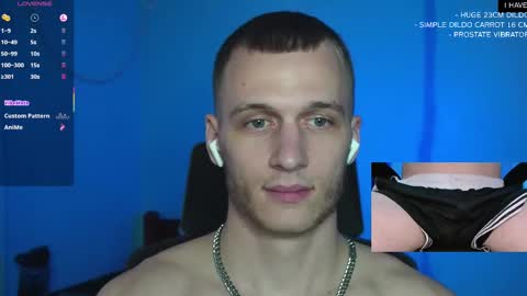 Snapshot of mickey_pict chatting on February 2025 09:42:01 AM Mickey online show from February 2025 09:42:01 AM