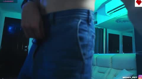 Snapshot of mickey_pict chatting on October 2025 06:48:01 AM Mickey online show from October 2025 06:48:01 AM