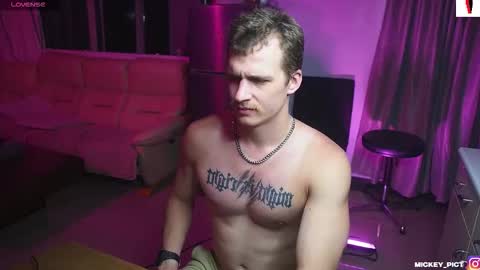 Snapshot of mickey_pict chatting on November 2025 11:54:01 AM Mickey online show from November 2025 11:54:01 AM