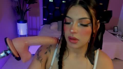 Micki online show from November 2025 11:51:02 AM