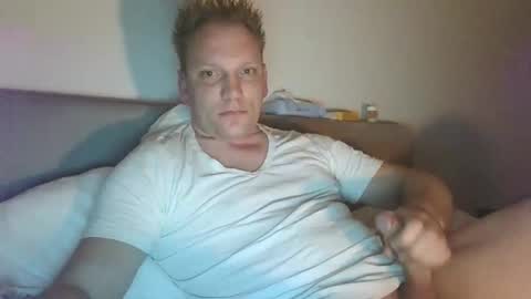 mickkxl online show from January 2025 08:16:01 PM