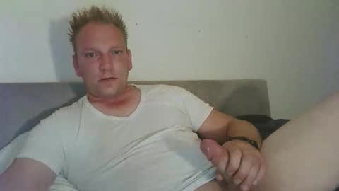 mickkxl online show from September 2025 11:15:01 AM