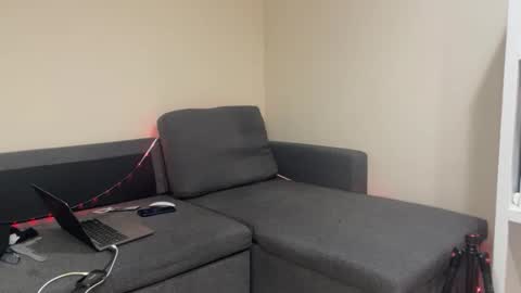 Aaron online show from December 2025 04:18:02 AM