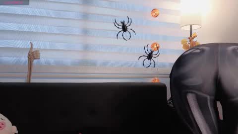 midori__san online show from October 2025 06:25:02 PM