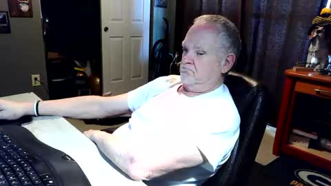 midwestdad09 online show from March 2026 06:33:01 PM