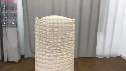 Mia online show from December 2025 04:12:02 PM