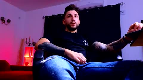 MightyAaron online show from October 2025 02:06:01 AM