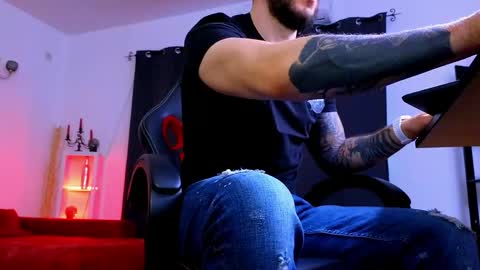 Snapshot of mightyaaron chatting on May 2026 03:15:01 AM MightyAaron online show from May 2026 03:15:01 AM