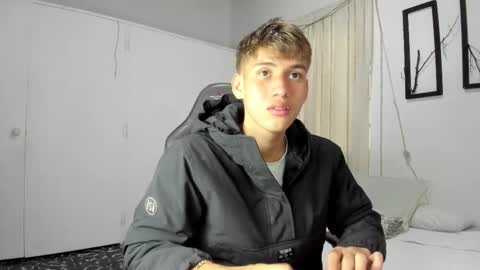 Snapshot of miguel_hz chatting on March 2025 08:55:01 PM Miguel Hernandez online show from March 2025 08:55:01 PM