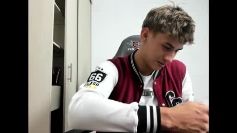 Snapshot of miguel_hz chatting on September 2025 02:11:02 AM Miguel Hernandez online show from September 2025 02:11:02 AM